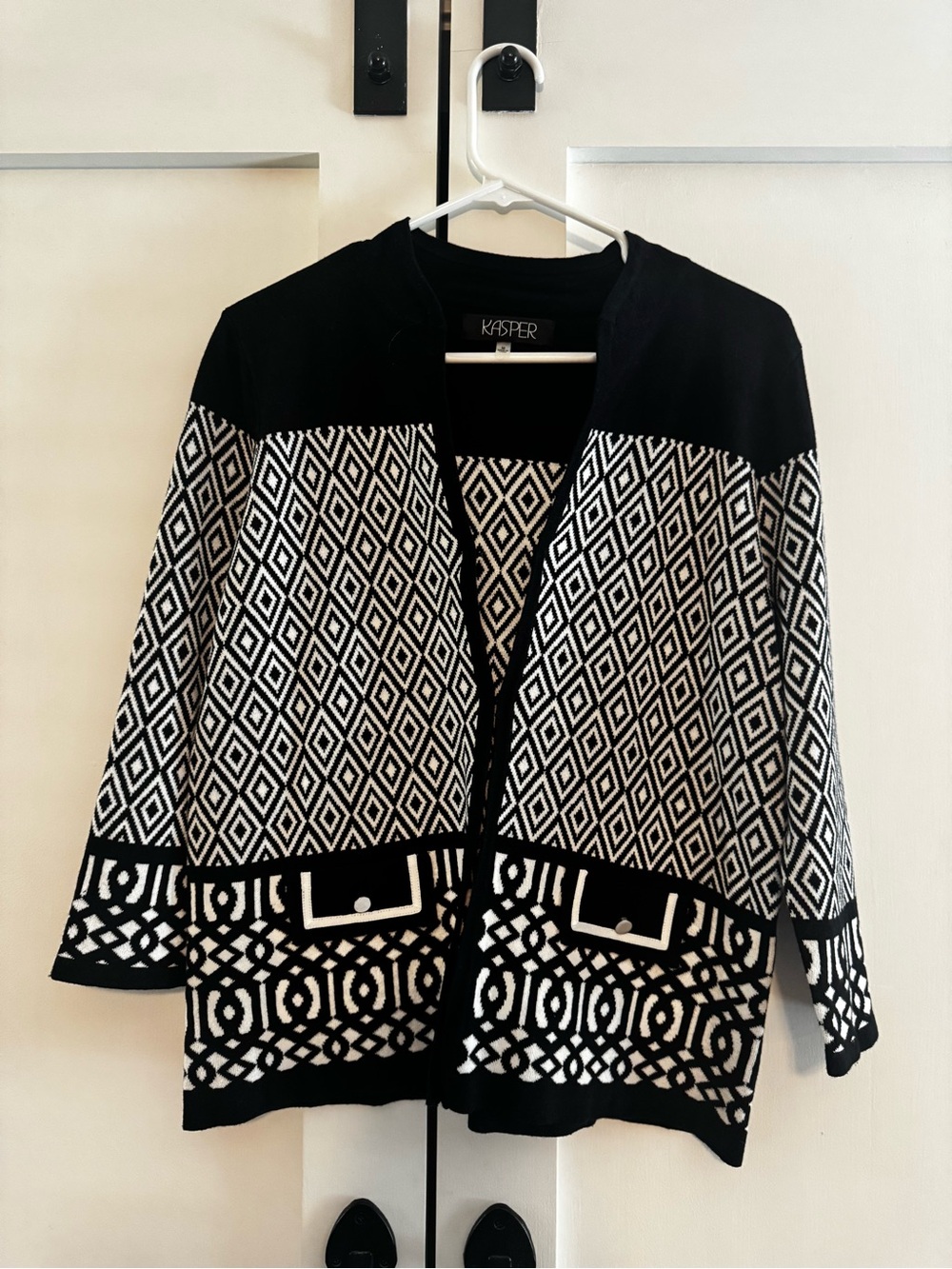 Kasper Black and White Geometric Open Cardigan